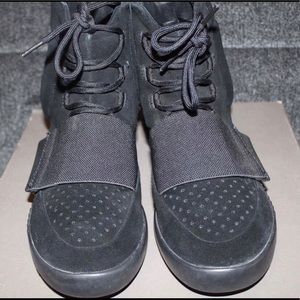 Yeezy boost 750 gray gum uk9 with box dust bags and